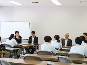 担当者の説明の様子